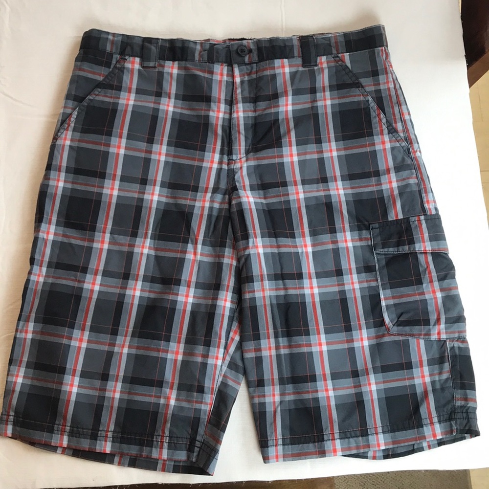 ⭐️ 3 for $25 Columbia boys plaid shorts XL (18-20)